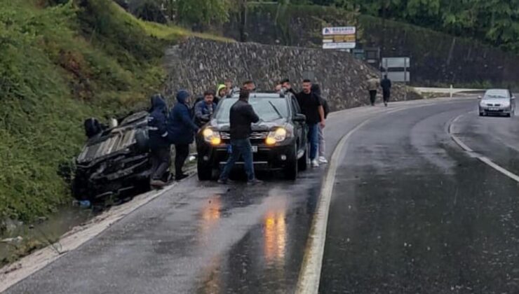 Akçakoca’da Yağış Kazaya Neden Oldu: Araç Takla Attı